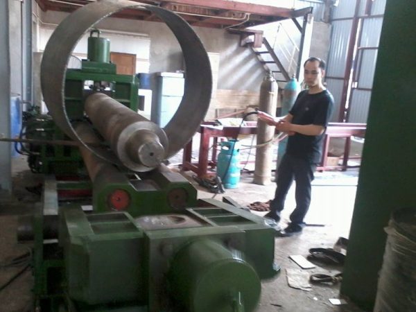 Lốc sản phẩm trên máy lốc tôn - Chế tạo tại Cơ khí Nam Anh